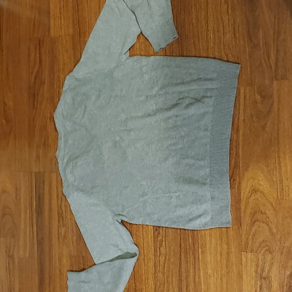 Lands' End Men's V-Neck Gray Pullover Sweater - Size Medium (38-40)